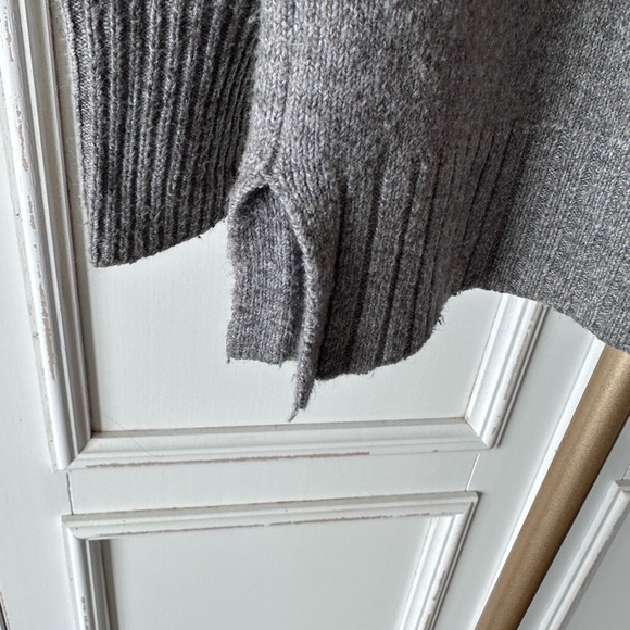 Gray Argyle Pattern Sweater - Picture 5 of 6